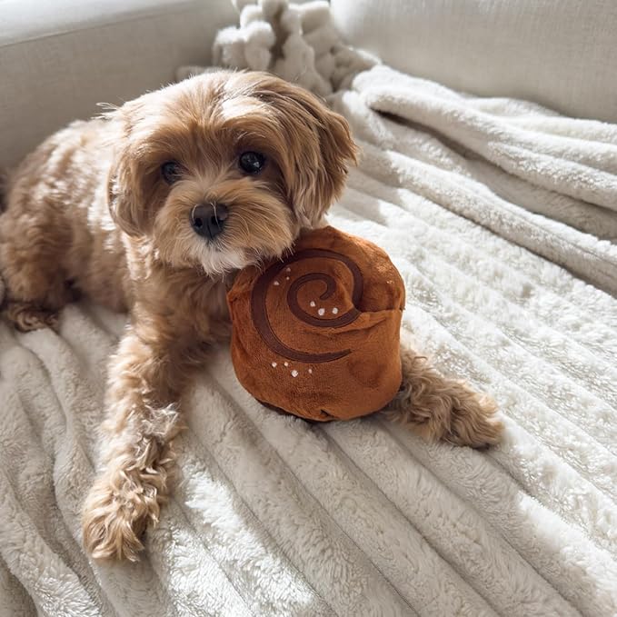 CHEWFFON Interactive Dog Enrichment Snuffle Toy, Squeaky Dog Toys, Cute Soft Puppy Gifts, Crinkle Treat Puzzle Toys for Brain Stimulation, Cinnamon Roll Toy for Small and Medium Size Dogs