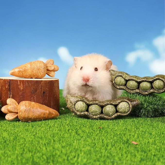 TEEWY 4PCS Guinea Pig Toys, Prevent Teeth Overgrowth, Natural Vegetables and Timothy Grass, Hamster Chew Toys, Chinchilla Toy, Peapod and Carrot Chew Toy Set
