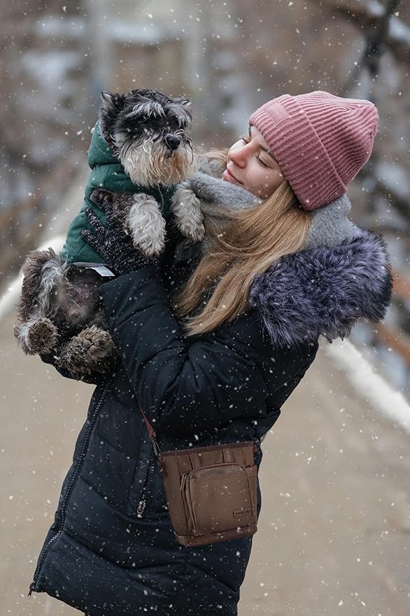 BEAU&FUR Large Dog Treat Pouch with Clicker for Training – 4 Cup Capacity, Built-In Poop Bag Dispenser, Expandable Pocket, Metal Buckle, Large Back Pocket, Ideal for Walks and Training – Dark Brown