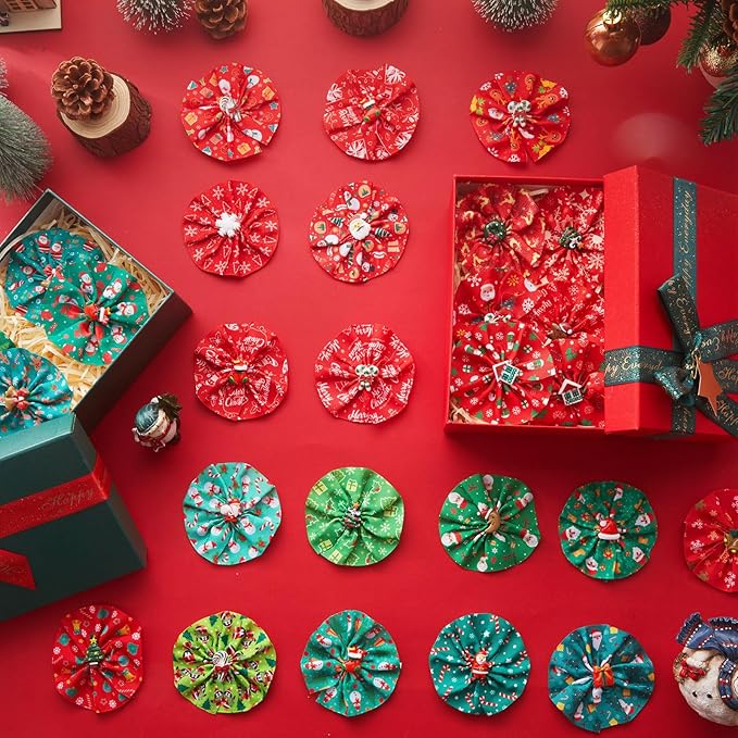 50 Pcs Christmas Dog Collar Bows Bulk Red and Green Xmas Bow Ties Flower Charms Attachment for Small Medium Large Dogs Cats Collar Christmas Costume Accessories